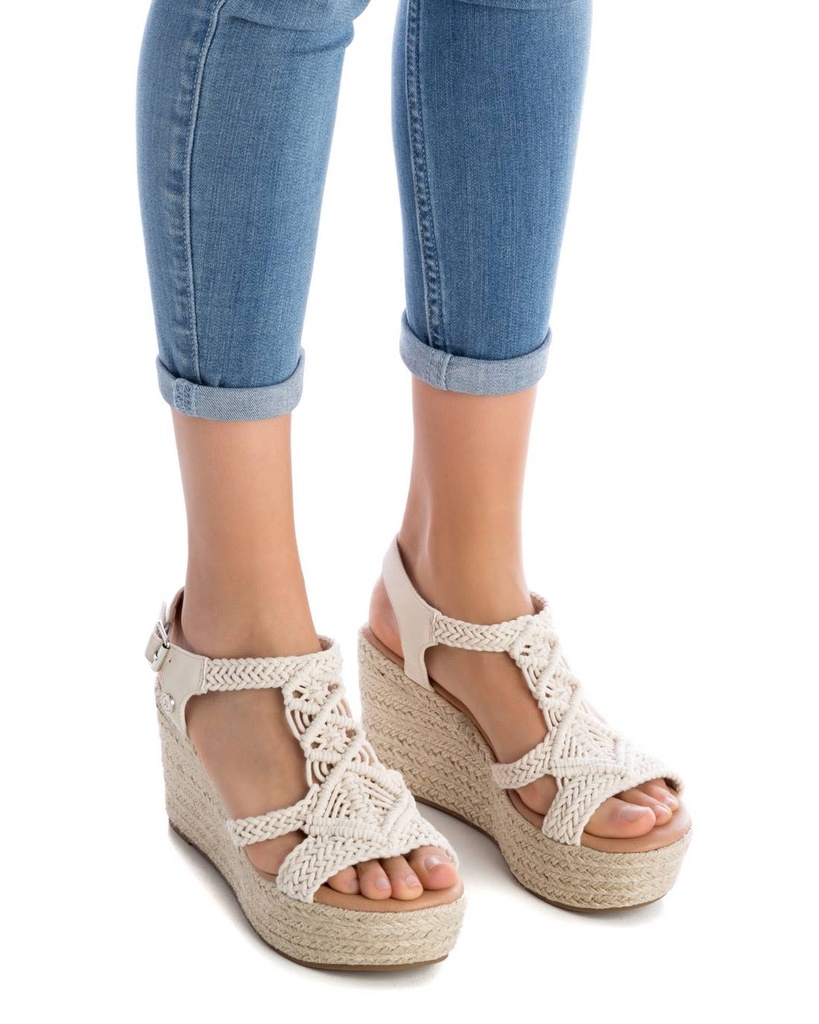 43974 / XTI / BEIGE / 6 PARES