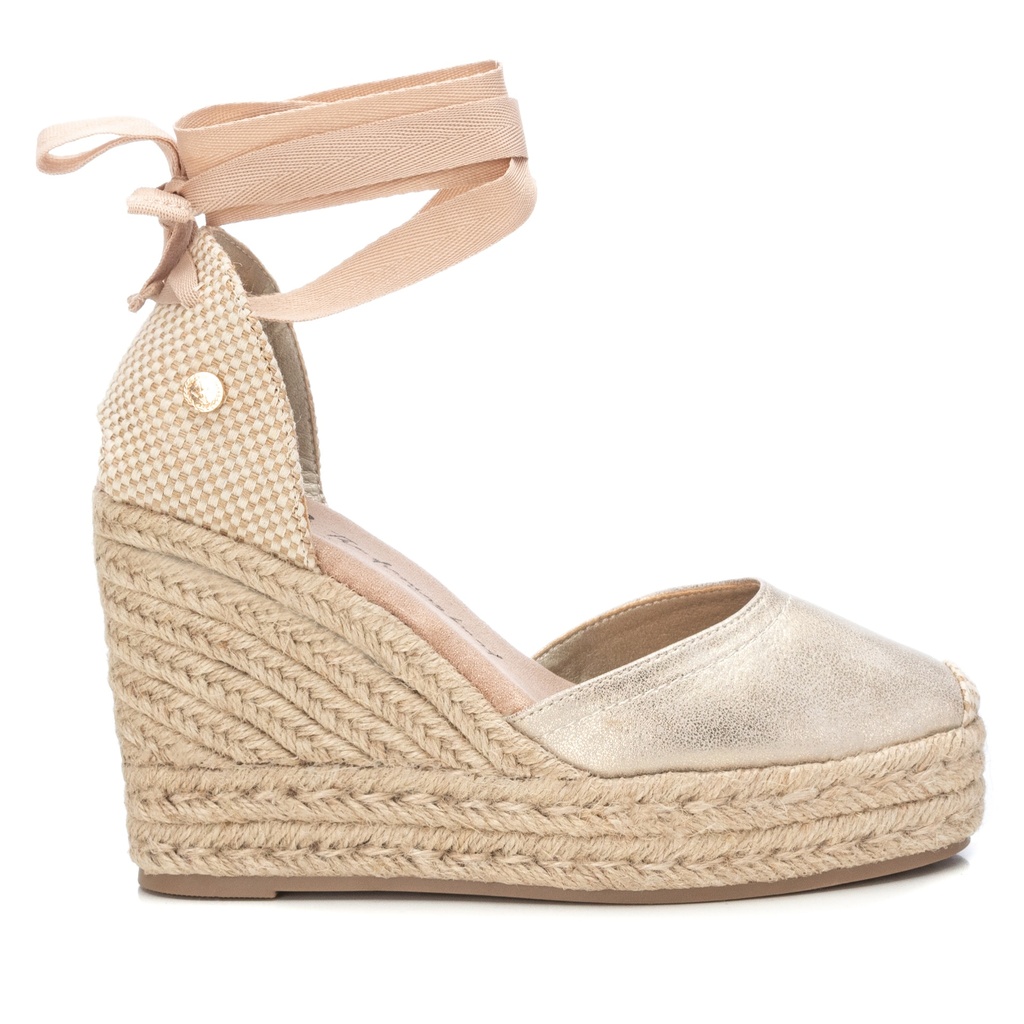 142873 / XTI / ZAPATO SRA C. ORO / 8 PARES